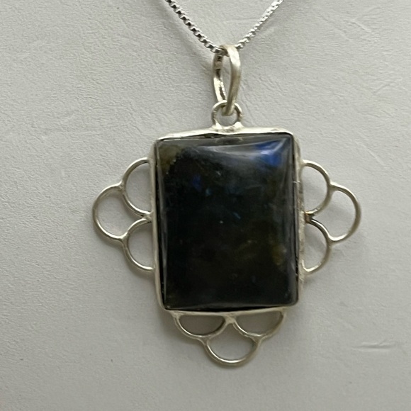Artistic Sterling Silver and Labradorite Necklace with Decorative Pendant